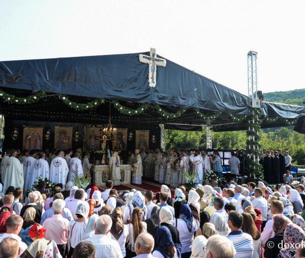 (Foto) Sfânta Liturghie de la Mănăstirea Sihăstria Putnei