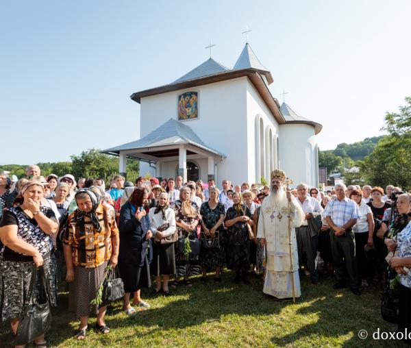 (Video) Credincioșii din Podoleni au îmbrăcat haine de sărbătoare