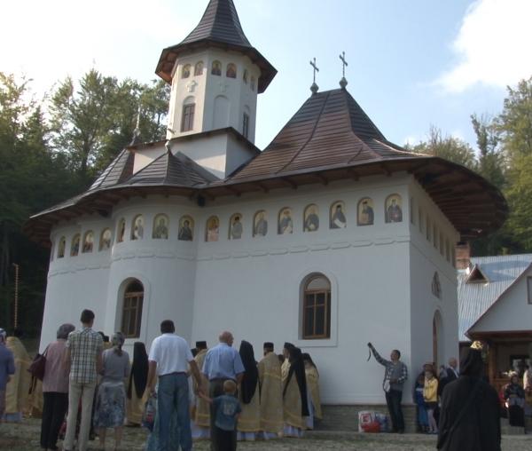 (Video) A fost sfințită biserica schitului Icoana Veche