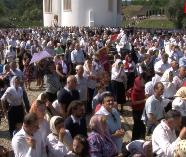 (Video) Șapte ierarhi la sfințirea bisericii mănăstirii Sihastria Putnei
