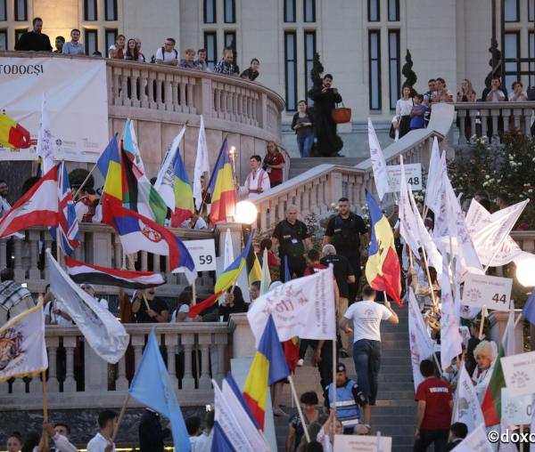 (Video) Peste 5000 de tineri intonează Imnul Național al României la deschiderea ITO 2017