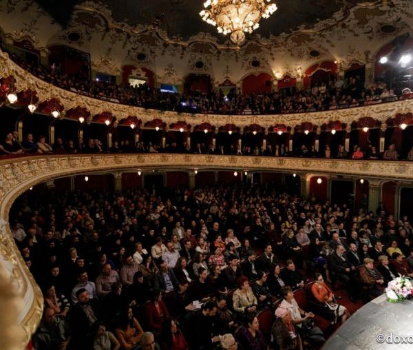 (Video) Concert extraordinar de muzică psaltică la Teatrul Național din Iași