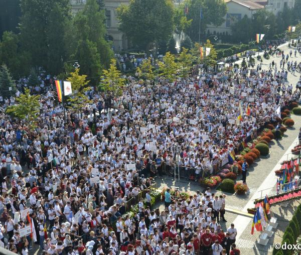 (Video) Peste 6000 de tineri la Sfânta şi Dumnezeiasca Liturghie de la ITO 2017