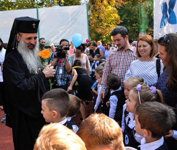 (Foto) Slujbe de binecuvântare oficiate de către Înaltpreasfințitul Mitropolit Teofan la trei unități școlare
