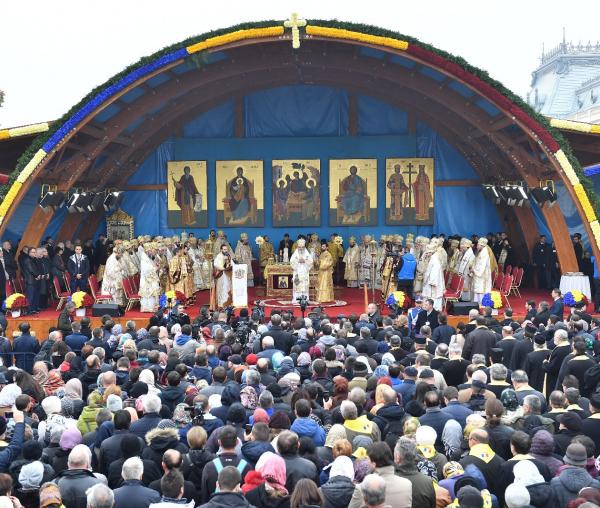 (Video) Patru conducători de Biserici Autocefale și 46 de ierarhi la hramul Catedralei Patriarhale