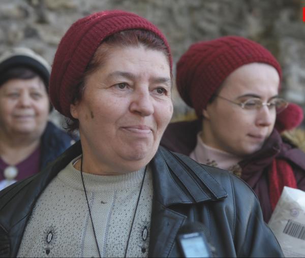 (Video) Credincioșii, acasă la Sfânta Parascheva