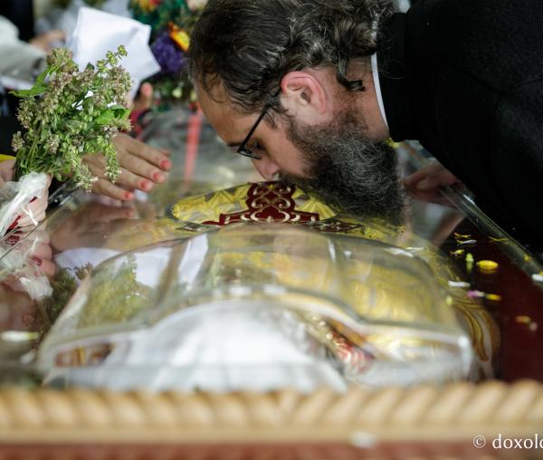 (Foto) Monahi şi monahii în vizită la Sfintele Parascheva și Tecla