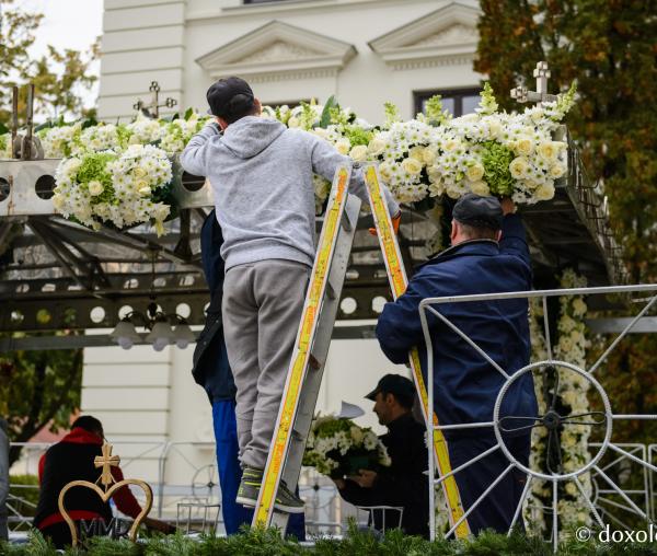 Împodobirea baldachinului Sfintei Cuvioase Parascheva, 2017 (galerie FOTO)