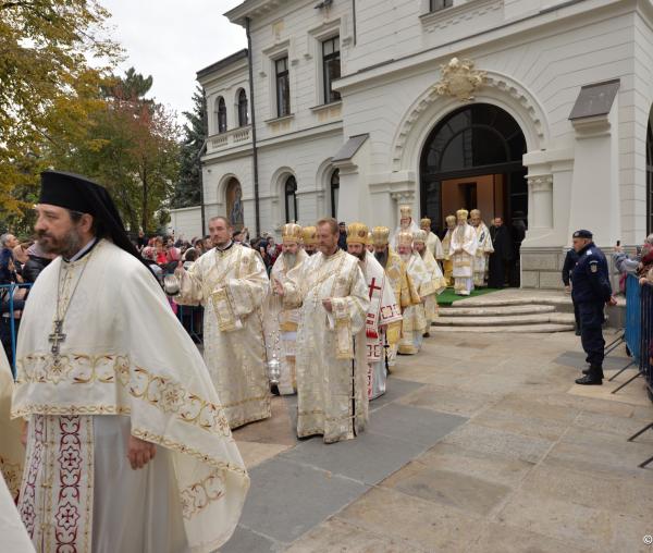 (Foto) Ierarhi slujitori la Sfânta Liturghie a hramului Sfintei Cuvioase Parascheva