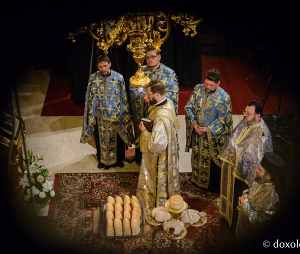 (Foto) Acoperământul Maicii Domnului, cinstit prin priveghere și Liturghie arhierească