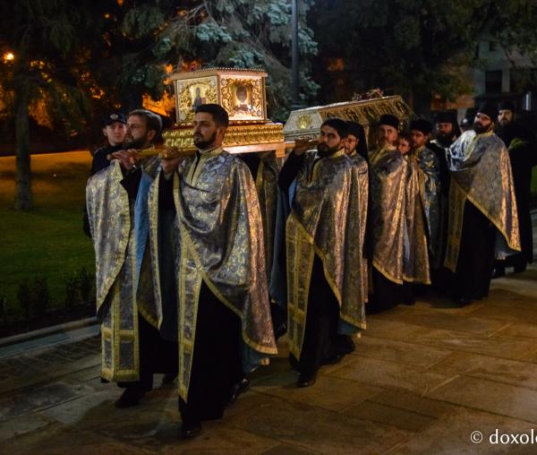 (Foto) Procesiunea de scoatere spre închinare a moaștelor Sfintei Cuvioase Parascheva, 2017