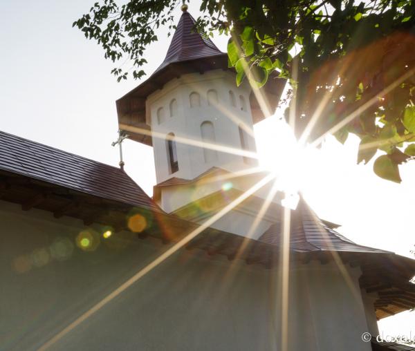 (Foto) Sfânta și Dumnezeiasca Liturghie în imagini