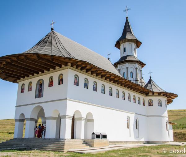 (Foto) Biserica Mănăstirii Calapodești