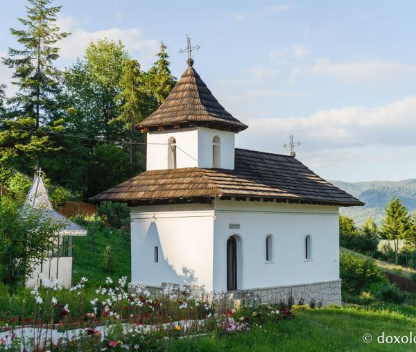 (Foto) Mănăstirea de la picioarele Muntelui Cotumba