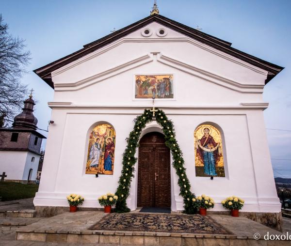 (Foto) Început de hram la schitul Vovidenia