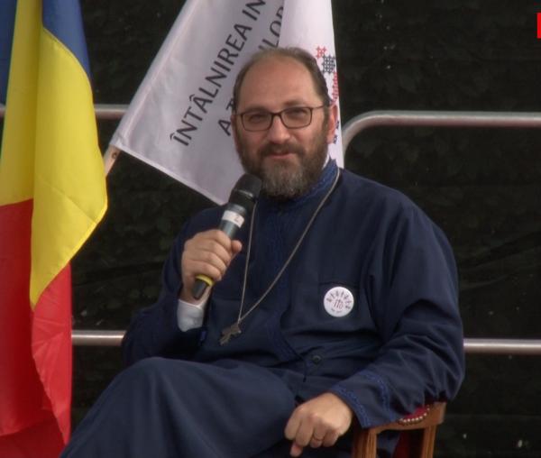 (Video) „Nu lăsaţi deoparte familia pentru carieră. Unii au făcut şi doctorate crescându-şi copiii” – Părintele Constantin Necula