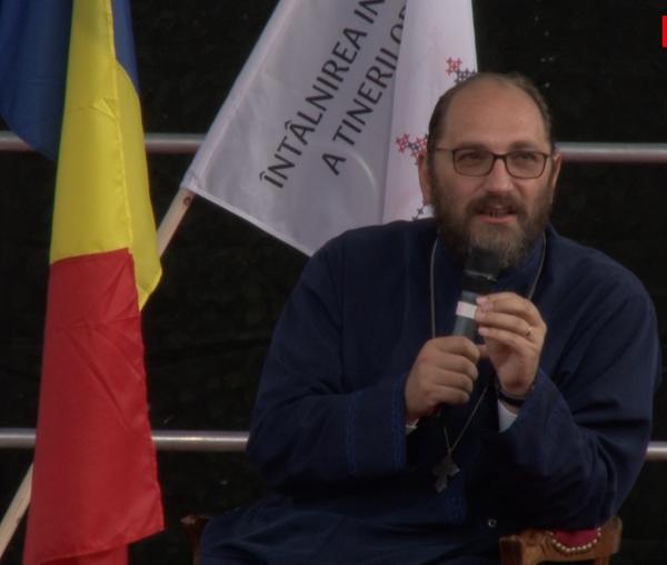 (Video)„Părinte, ţi-am sărutat mâna ca să îţi arăt ce vreau de la dumneata” – Părintele Constantin Necula