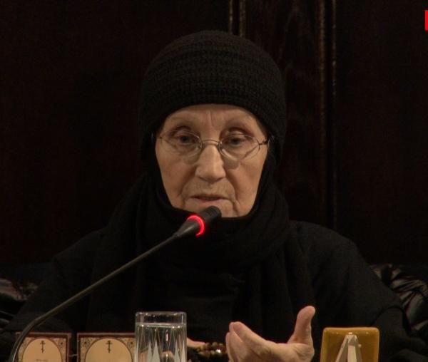 (Video) „Treptele iubirii – de la prietenie la căsătorie” – Maica Siluana Vlad | Partea I