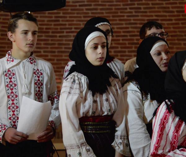 (Video) Ecoul - Din copilărie (versuri de Adrian Păunescu) - Grupul de colindători ai Parohiei Vorona Mare