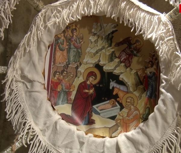 (Video) Expoziție la Muzeul Mitropolitan: Steluțe și ornamente pentru pomul de Crăciun