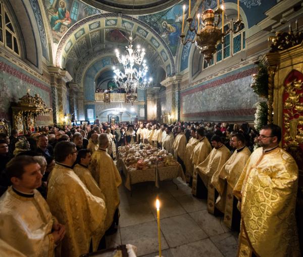 Priveghere arhierească în cinstea Sfântului Ierarh Spiridon al Trimitundei, făcătorul de minuni (GALERIE FOTO)