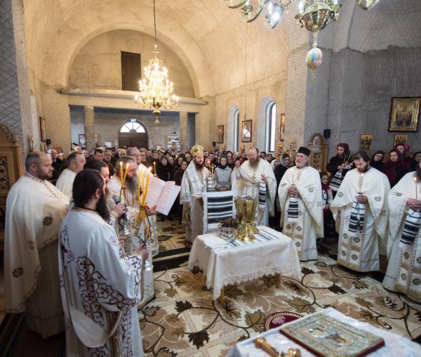 (Foto) Slujire arhierească la Vicovu de Sus