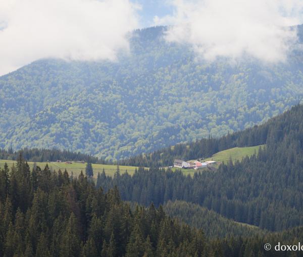 (Foto) Muntele Ceahlău și Schitul Stănile