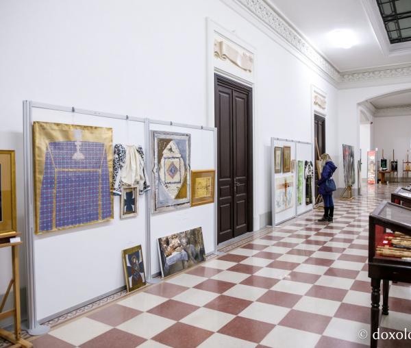 Expoziția „Crucea, de la comunitate la comuniune. 100 de cruci la 100 de ani” la Iaşi (galerie FOTO)