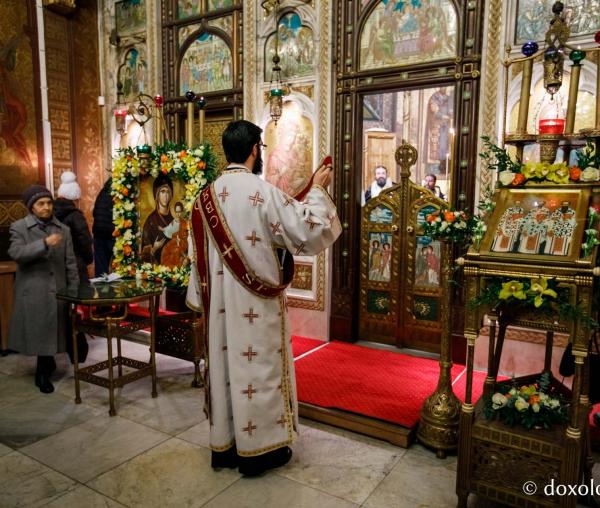 (Foto) Priveghere la hramul Mănăstirii Sfinții Trei Ierarhi din Iași