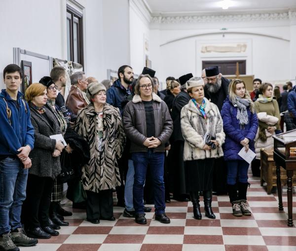 (Video) Expoziția „Crucea, de la comunitate la comuniune. 100 de cruci la 100 de ani"