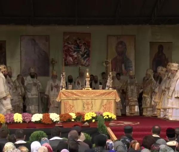 (Video) Întronizarea PS Ignatie ca Episcop al Hușilor, Sfânta şi Dumnezeiasca Liturghie - Catedrala Episcopală din Huși, Duminică, 22 octombrie 2017