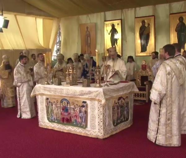 (Video) Sfânta Liturghie Arhierească a Sărbătorii Sfintei Cuvioase Parascheva, 14 octombrie 2017