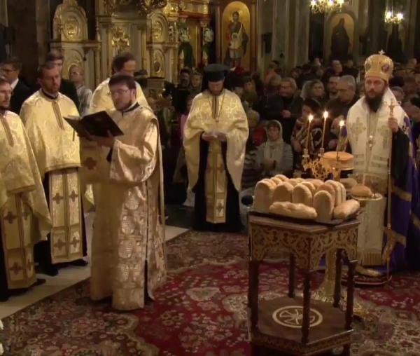 (Video) Slujba de priveghere a Sfintei Cuvioase Parascheva combinată cu a Sfintei Mari Mucenițe Tecla săvârșită de PS Damaschin Dorneanul – Vecernia, Litia și Utrenia (în Catedrala Mitropolitană), 13 octombrie 2017