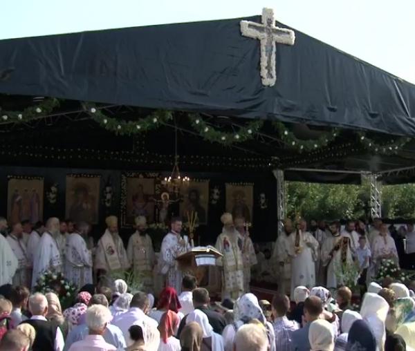 (Video) Mănăstirea Sihăstria Putnei - Slujba de Sfințire a bisericii și Sfânta Liturghie - Partea I, 27 august 2017
