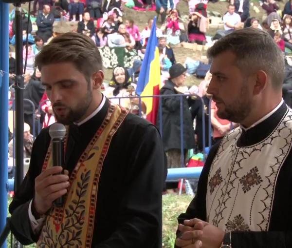 (Video) Acatistul Adormirii Maicii Domnului - Mănăstirea Nicula