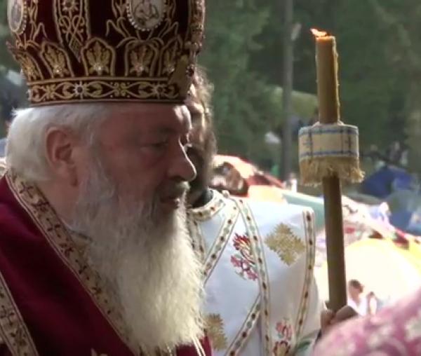 (Video) Slujba Vecerniei Adormirii Maicii Domnului de la Mănăstirea Nicula - partea I