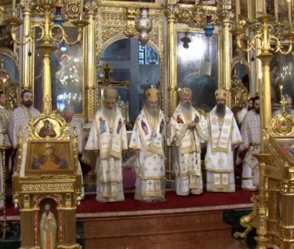 (Video) Sfânta Liturghie Arhierească la Catedrala Mitropolitană din Iași, 13 noiembrie 2016