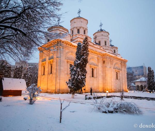 Seară de februarie la Mănăstirea Golia (galerie FOTO)