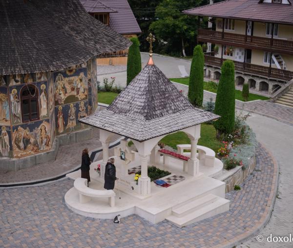 mormântul părintelui Iustin Pârvu