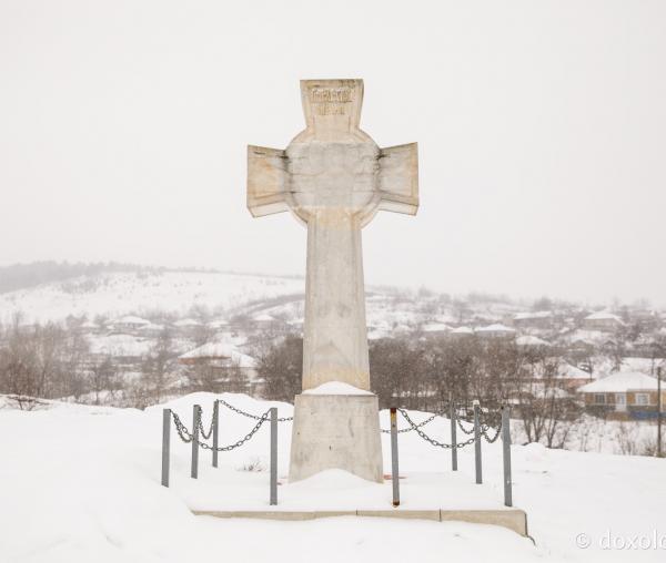 (Foto) Troiţa ridicată în cinstea Sfântului Iosif cel Milostiv din Răzălăi, Basarabia