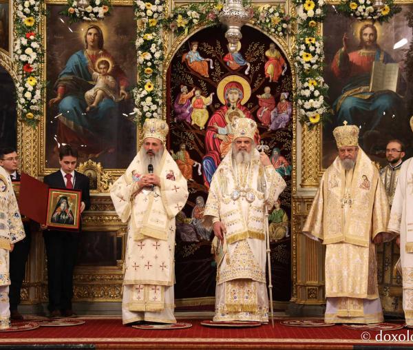 (Video) „Sfinții canonizați astăzi ne arată cum trebuie să fie un ierarh al Bisericii și la ce înălțime se poate înălța un credincios în viața de familie” – IPS Teofan