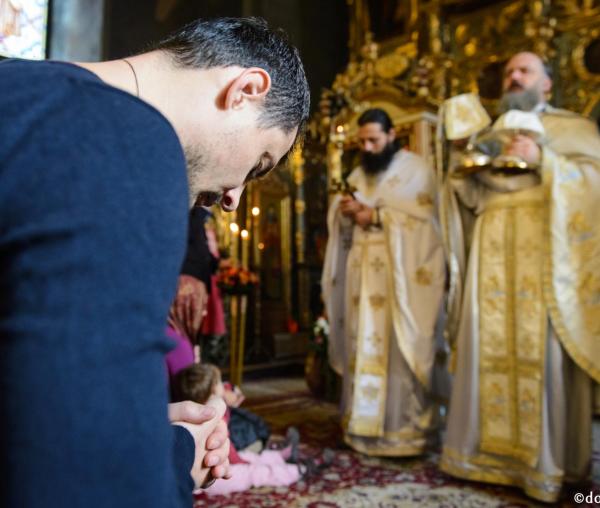 (Video) „Să fim atenți să păstrăm cât mai mult mângâierea lui Dumnezeu în inimile noastre” (Pr. Răzvan Ionescu)