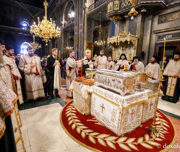(Foto) Priveghere la sărbătoarea Bunei VestiriUltimul parastas pentru Mitropolitul Iosif cel Milostiv și pentru Moș Gheorghe Lazăr