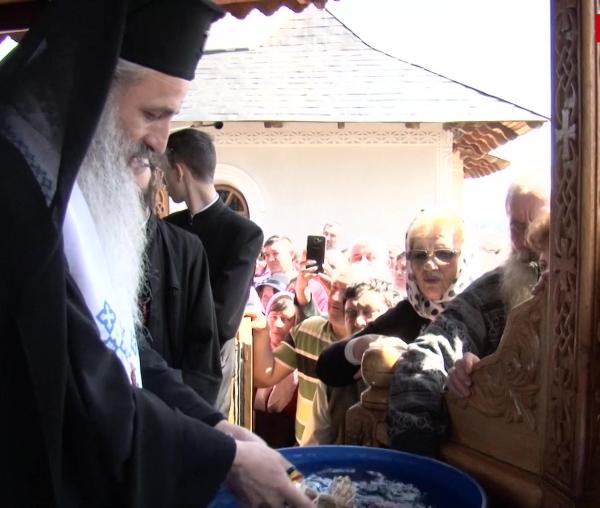(Video) Izvorul Tămăduirii la Mănăstirile Horaița și Horăicioara
