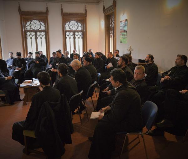 (Video) Liturghie arhierească la cursurile pentru obținerea gradelor în preoție de la Miclăușeni
