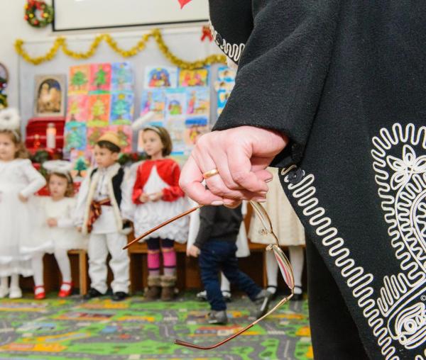 (VIDEO) Pr. Constantin Necula: „Educatoarea este «primum movens» al culturii unui copil”