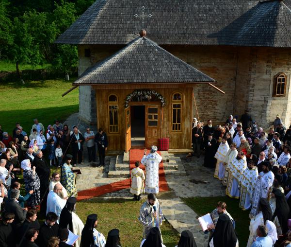 (Video) Resfințirea bisericii Mănăstirii Tarcău, jud. Neamț