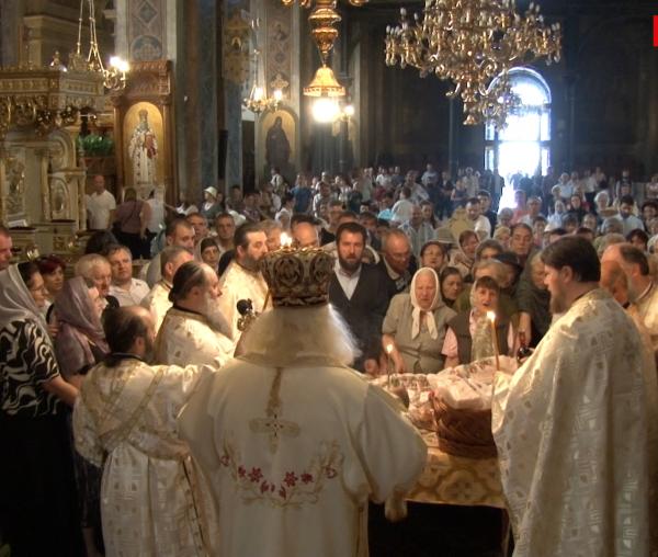 (Video) 377 de ani ocrotiți de Sfânta Cuvioasă Parascheva