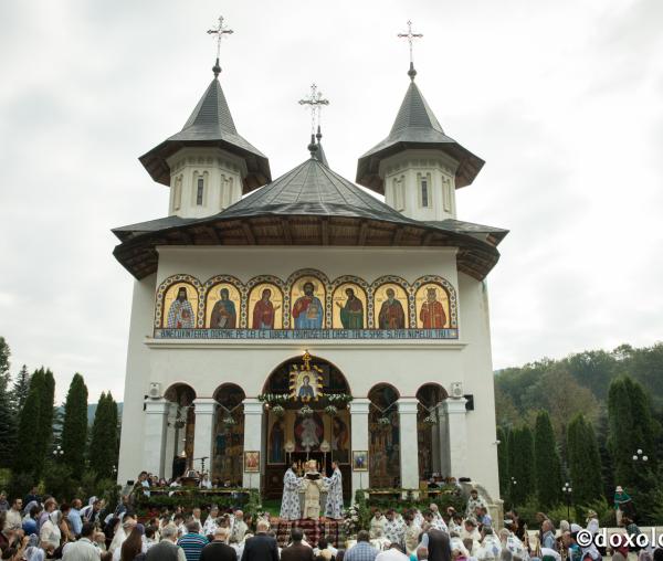 (Foto) Hramul Mănăstirii Sihăstria – slujire arhierească, în cinstea Sfintei Teodora de la Sihla