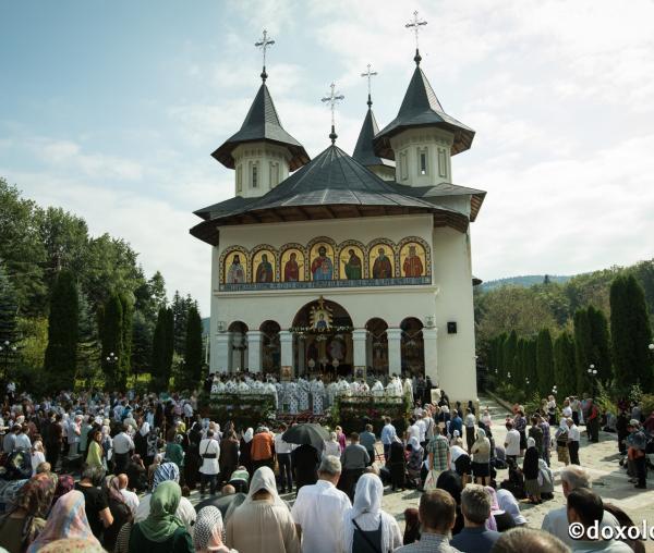 (Video) Liturghie arhierească în cinstea  Sfintei Cuvioase Teodora de la Sihla